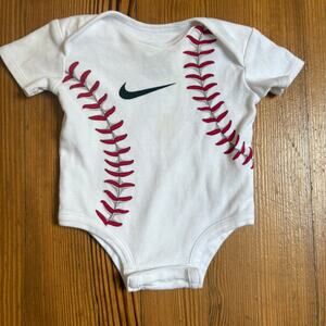 Nike white baseball logo short sleeve cotton one piece SIZE 0-3M